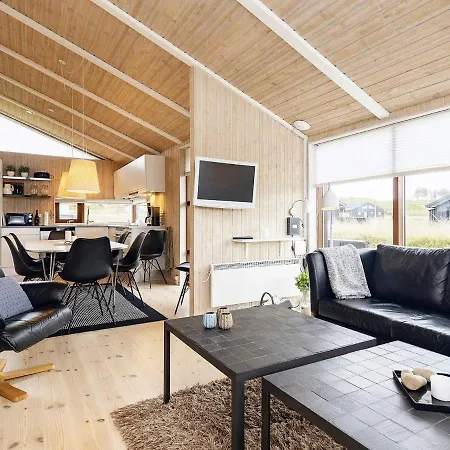 8 Person In Hj Rring * Lønstrup
