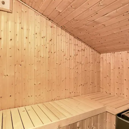 8 Person In Hj Rring Lønstrup